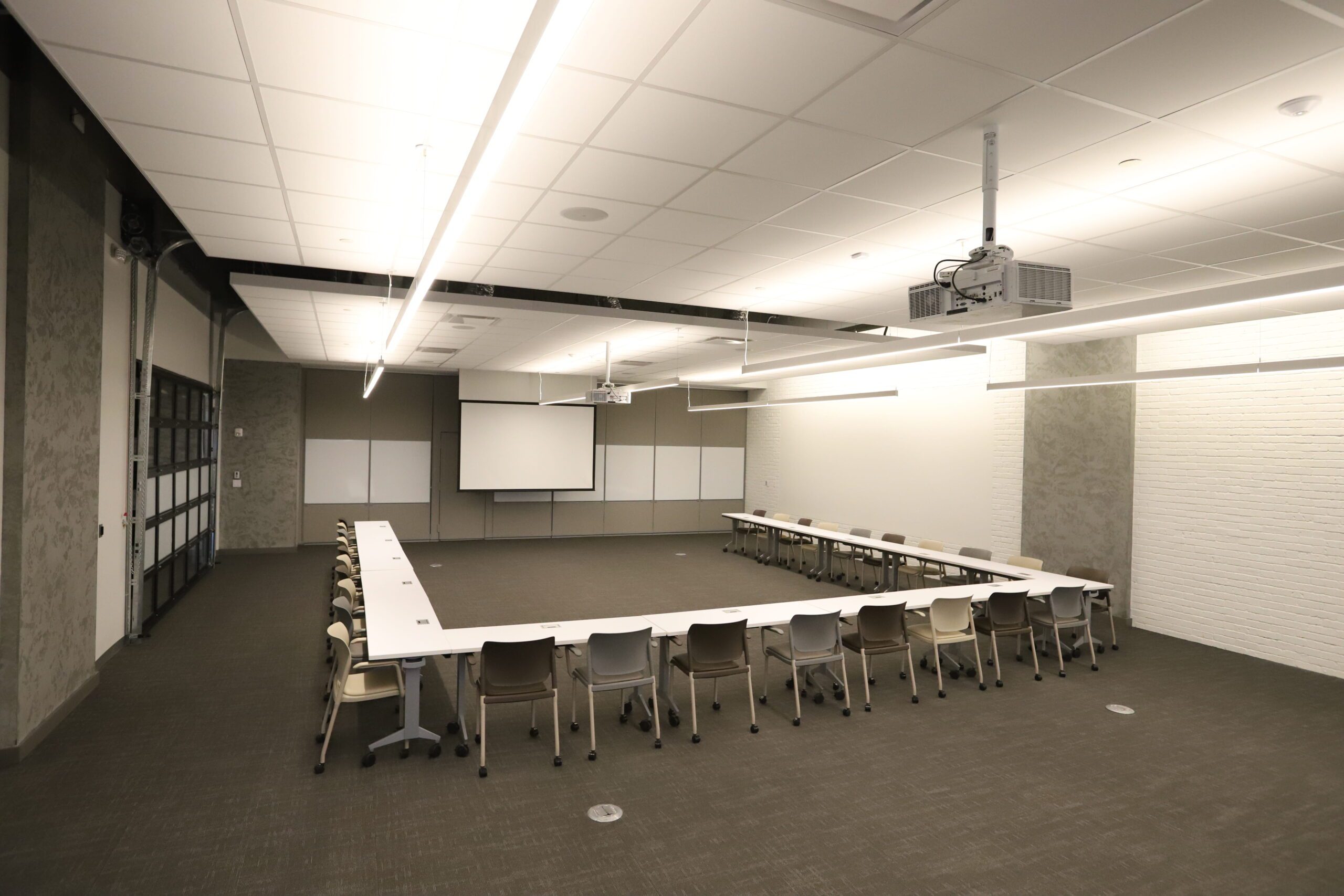 Garage, u-shape seating