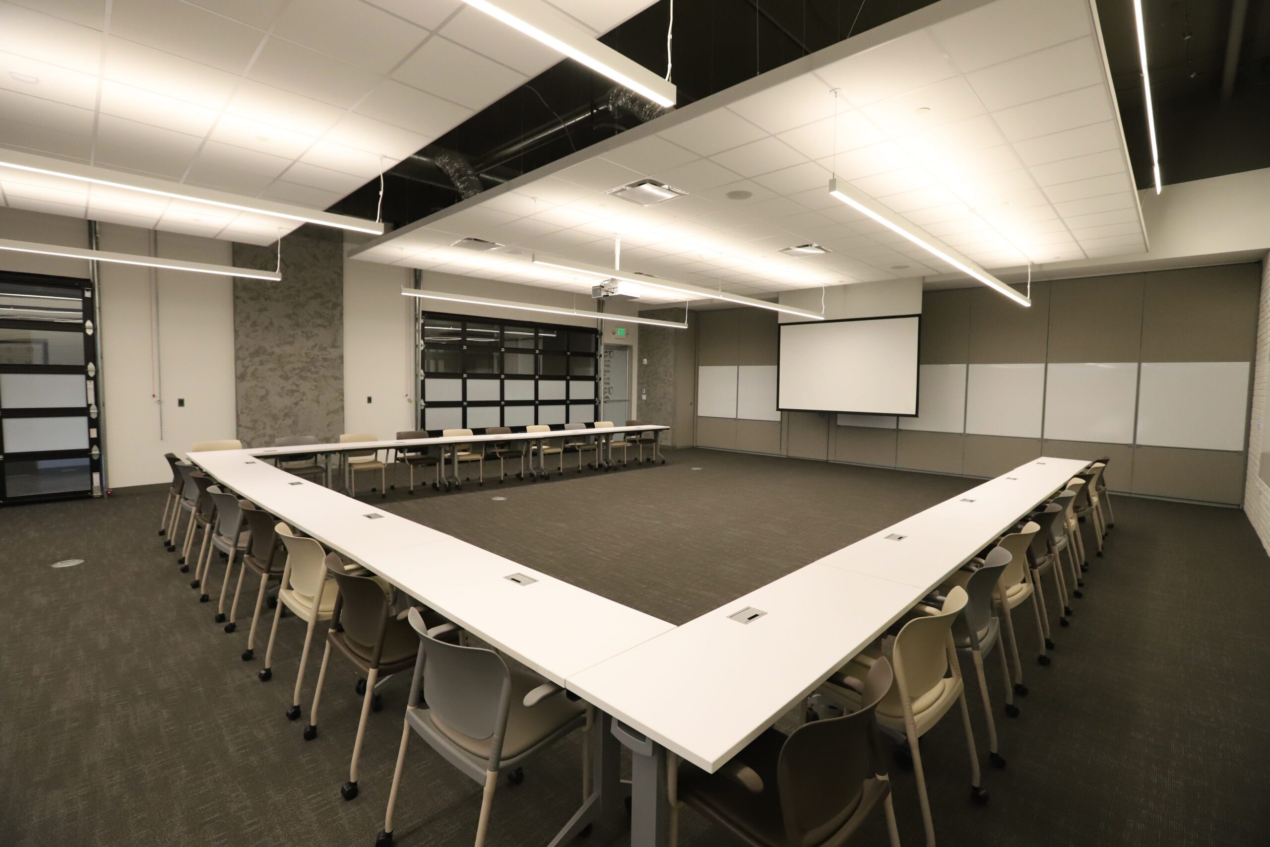 Garage, u-shape seating