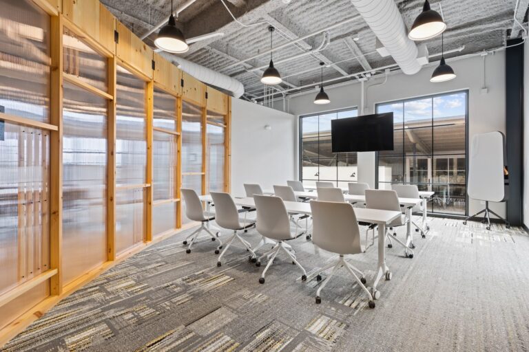 Inspire_Trilith_Flexible-meeting-room_classroom-1