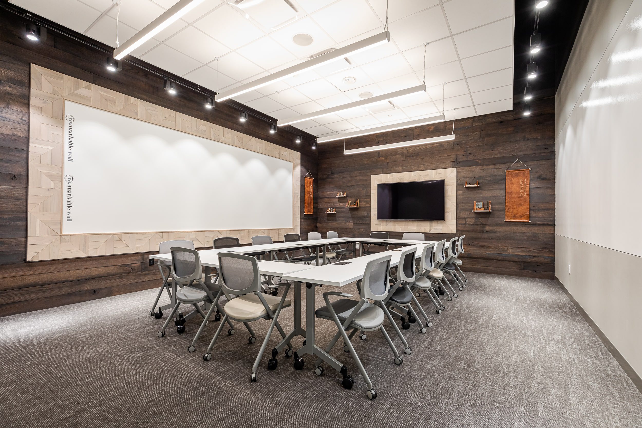 Roam_lenox_Outpost_Boardroom-setup