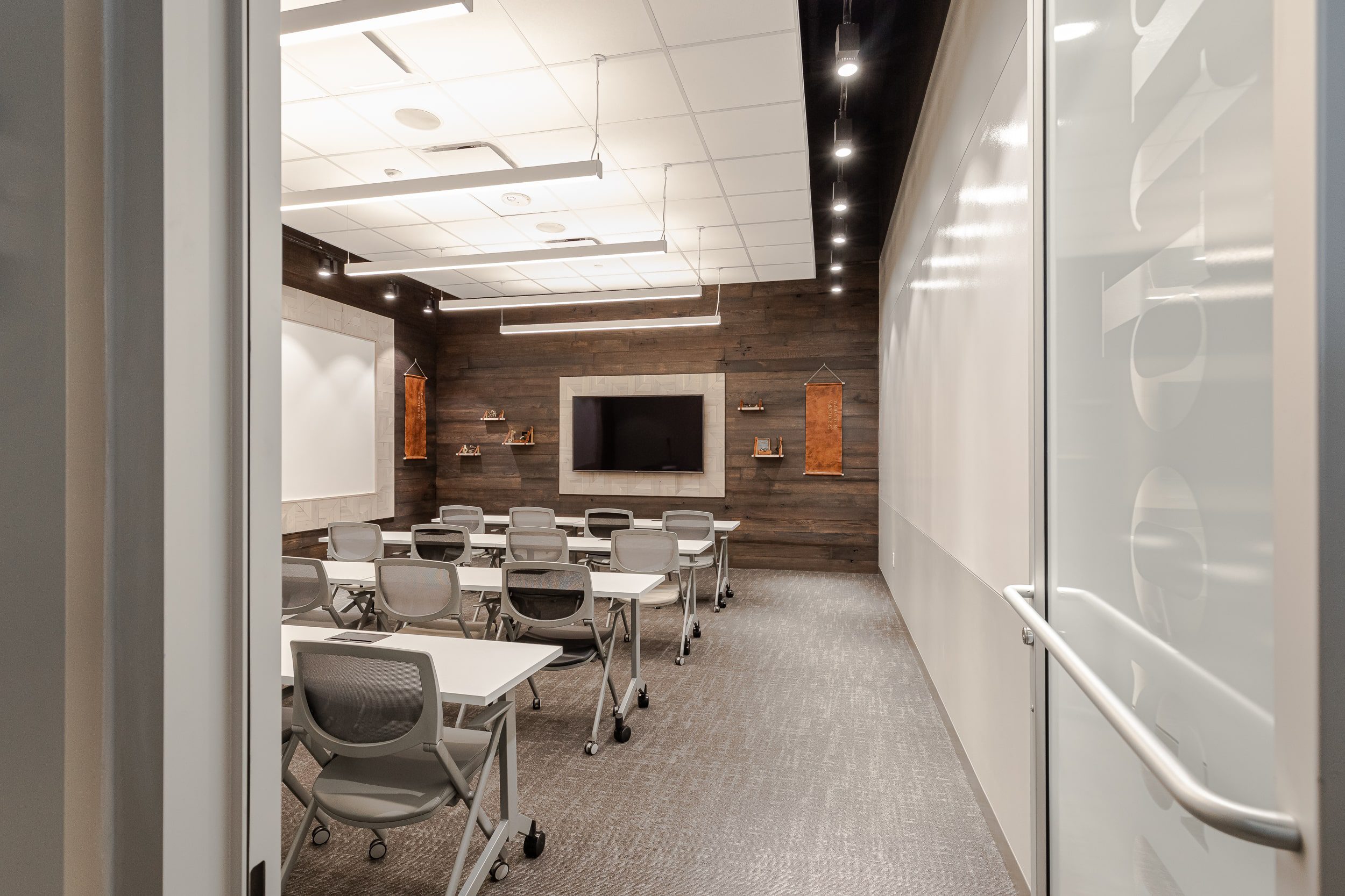 Roam_lenox_Outpost_Classroom-setup-4